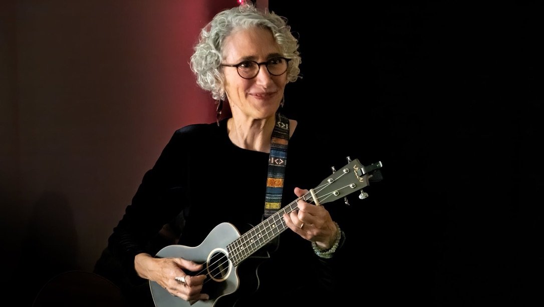 Tina Roshan TINA ROSS β ARTIST SHOWCASE AND IN-DEPTH INTERVIEW